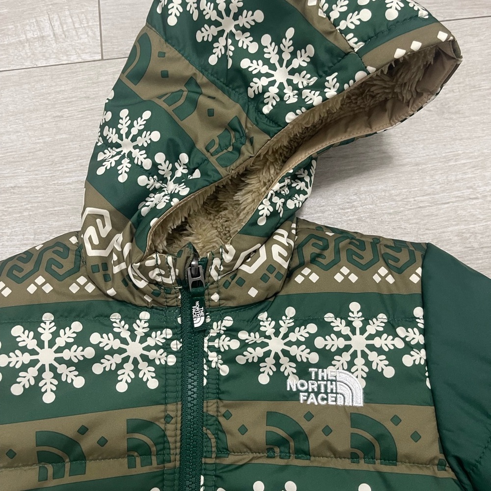 NWOT North Face winter coat, size 3T Sherpa Liner.